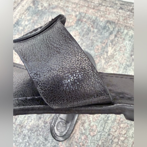 Tory Burch Louisa Black Pebbled Leather Thong Flip Flops Sandals Shoes Size 9 - Picture 4 of 8